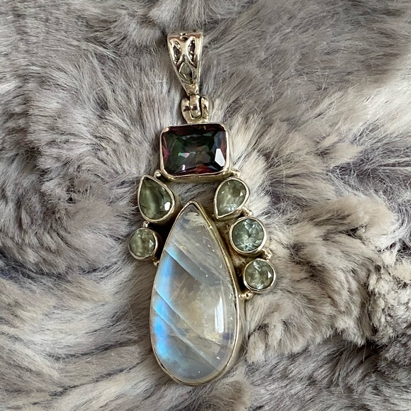 Gorgeous rainbow moonstone garnet and quartz sterling pendant - Picture 6 of 6